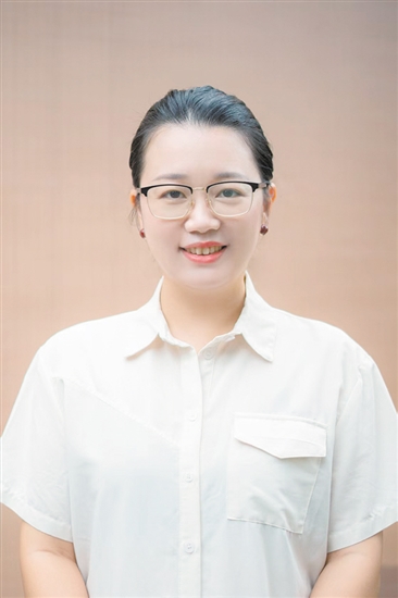 海外歸國(guó)創(chuàng)業(yè)華人青年、草坪里祠唐咖啡