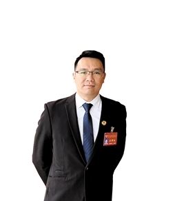 開(kāi)平市政協(xié)委員、民盟開(kāi)平市委員會(huì)專職副主委張偉津