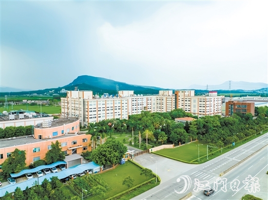 近年來，開平市構(gòu)建生物醫(yī)藥產(chǎn)業(yè)生態(tài)“強磁場”，加速了產(chǎn)業(yè)集聚。圖為位于沙塘鎮(zhèn)的開平牽牛生化制藥有限公司。
