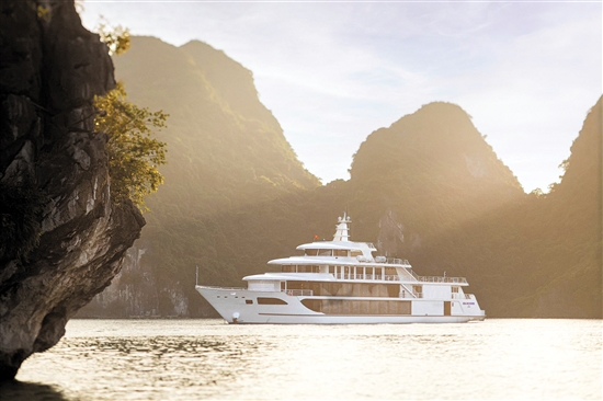 旅程中，團(tuán)友可以在郵輪上盡享當(dāng)?shù)仫L(fēng)光。