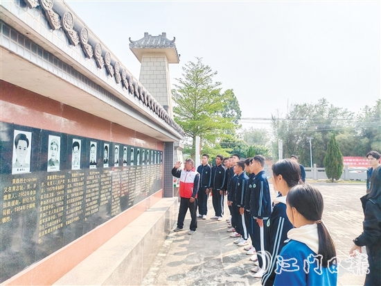 臺山市各級黨政機關、企事業(yè)單位、學校開展紀念活動，形成全社會共同緬懷英烈的良好風尚。