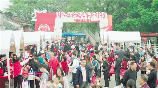 “國(guó)家安全大篷車鄉(xiāng)村行”活動(dòng)走進(jìn)臺(tái)山浮月村。