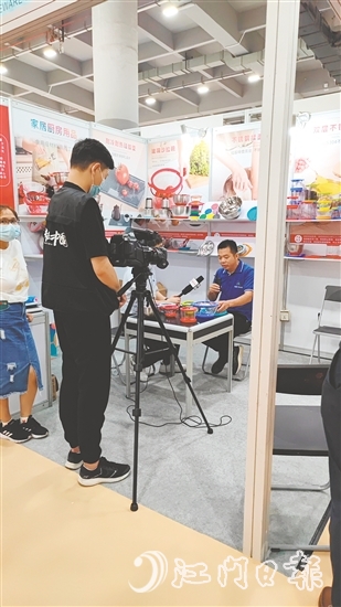 江門市眾鑫家居用品有限公司總經理周慶兵 江門市眾鑫家居用品有限公司總經理周慶兵