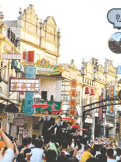 赤坎華僑古鎮(zhèn)游人如織。