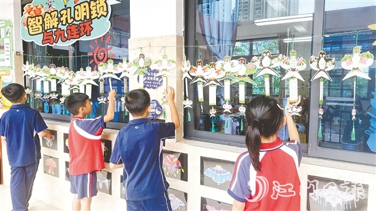 學(xué)生在有趣的環(huán)境中學(xué)習(xí)數(shù)學(xué)知識(shí)。