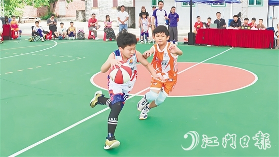 比賽現(xiàn)場(chǎng)上演精彩對(duì)決。