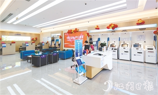 營業(yè)廳環(huán)境煥然一新，功能分區(qū)清晰明確。