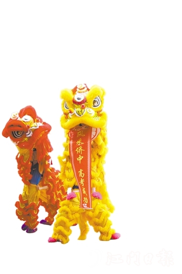 開平市風(fēng)采華僑中學(xué)以舞獅為即將踏上高考征程的高三學(xué)子吹響沖鋒的號角！