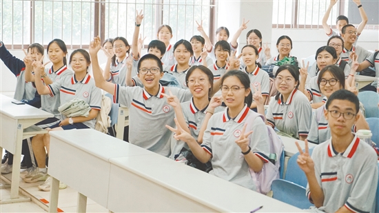 景賢學(xué)校學(xué)生：“我們考完啦！”