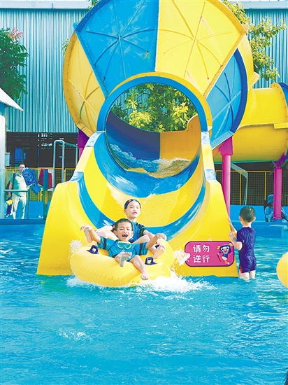 巴貝高世界·比比親水樂園有眾多玩水設(shè)施。