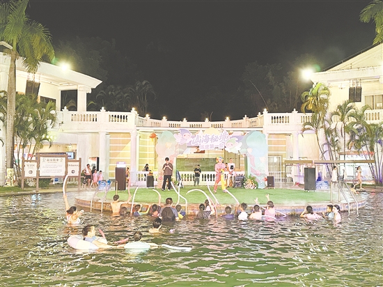 江門古兜溫泉度假區(qū)打造浪漫唯美的夜間水上音樂會。