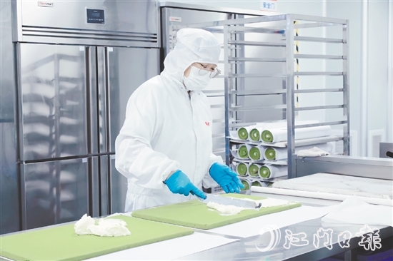 廣東嘉士利食品集團有限公司成立省級研究中心，聯(lián)合科研院所投入高層次人才，近三年獲27項科研成果、14項專利授權。