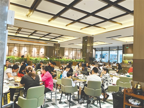 濱江新區(qū)的金宴樓臻品人氣旺。