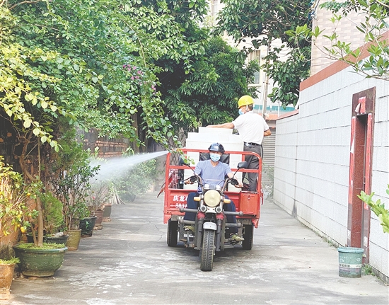 工作人員消殺滅蚊。