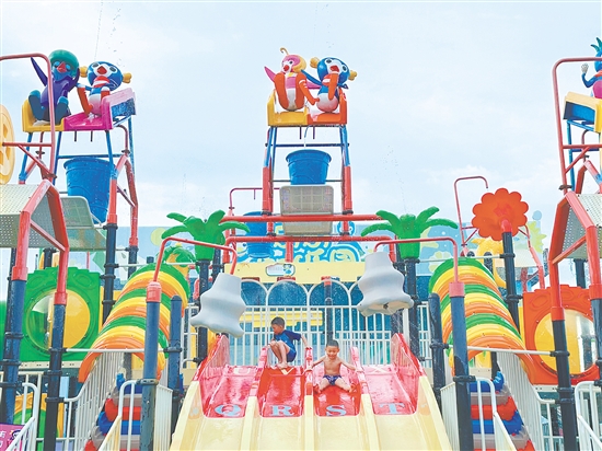 夏日避暑游火熱。