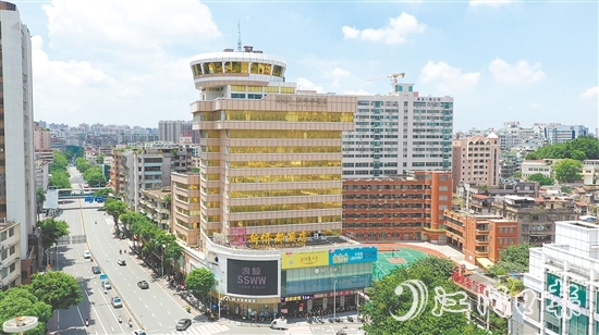 新僑都旋轉(zhuǎn)西餐廳的熱度不亞于當(dāng)年。