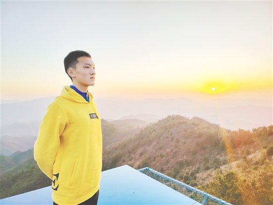 武警警官學(xué)院孫榮燁