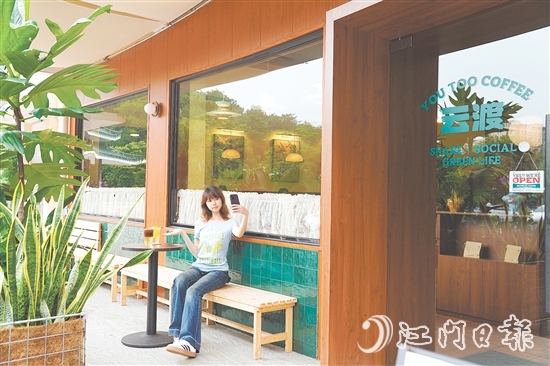 “云渡咖啡”以法式自然風(fēng)為設(shè)計(jì)基調(diào)，隨便一拍，都是森系電影大片的感覺。