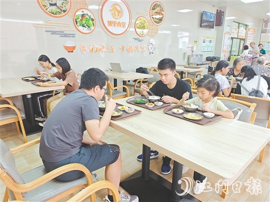 禮樂鄰里食堂開啟“全齡友好”模式，吸引不少年輕人前往。