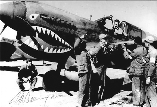 飛虎隊(duì)將飛機(jī)頭漆成鯊魚頭圖案，以震懾日軍。