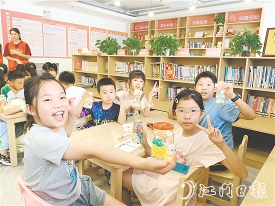 外海街道幸福鄰里匯黨群服務(wù)中心打造空間魔法師特色課堂，讓孩子在實(shí)踐中學(xué)習(xí)知識(shí)。