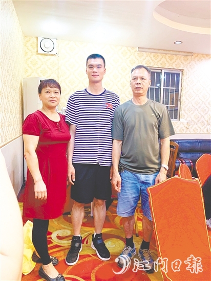 父母是周振君最堅強的后盾，支持他在部隊好好干，爭取再立新功。