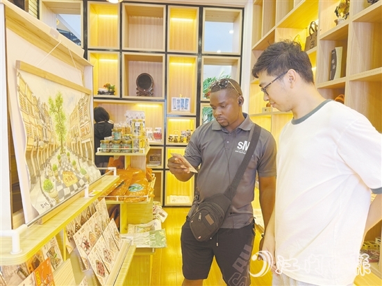 臺山市以公共文化場館為核心，充分發(fā)揮創(chuàng)意，開發(fā)了一系列獨具特色的文化旅游產(chǎn)品。