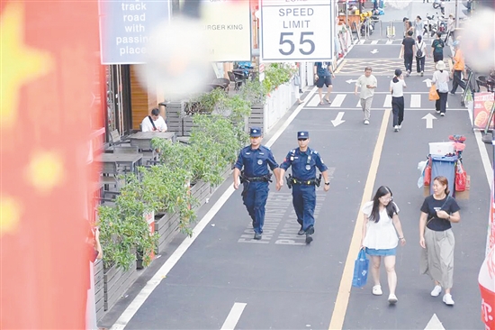 我市公安機(jī)關(guān)統(tǒng)籌抓好“兩節(jié)”安保和基孔肯雅熱疫情防控工作。