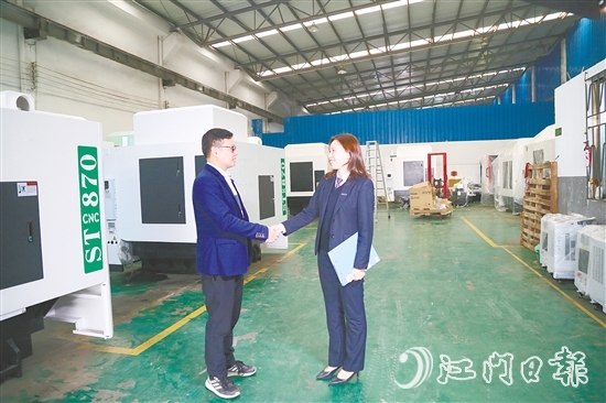 江門農(nóng)商銀行持續(xù)加大信貸支持力度，助力企業(yè)發(fā)展壯大。