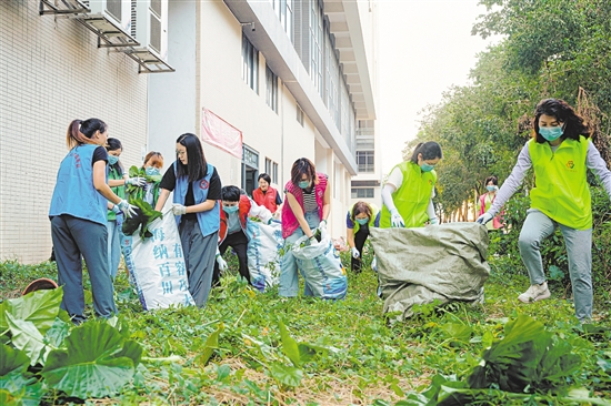 各群團組織廣泛動員社會力量下沉一線，參與愛國衛(wèi)生運動。