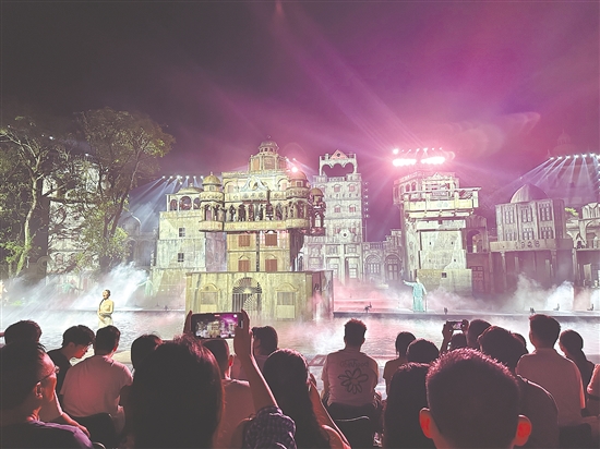 《火秀》以碉樓故事為內(nèi)核，展示世界文化遺產(chǎn)的魅力。