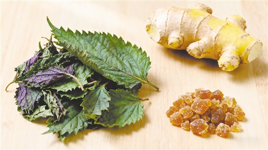 紫蘇和生姜搭配，既能護脾胃，又能解膩去腥，堪稱吃蟹的“黃金茶飲”。