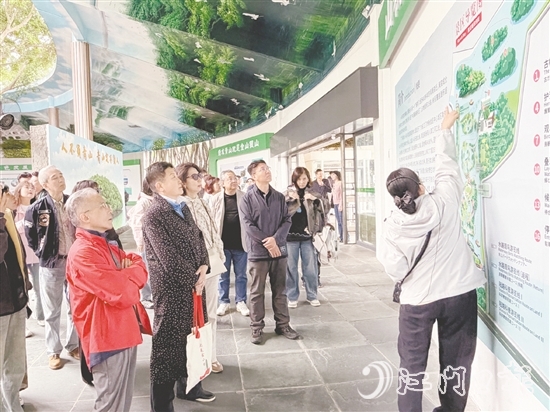 中國廣播劇研究會的專家學者走進小鳥天堂國家濕地公園，挖掘創(chuàng)作素材。