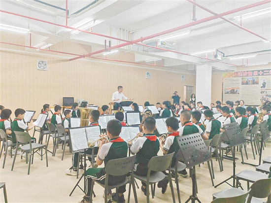 平山小學(xué)交響管樂團星期一至星期五都進行集中訓(xùn)練。