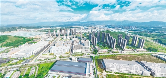 今年以來，鶴山工業(yè)城（共和鎮(zhèn)）已累計(jì)引進(jìn)億元以上項(xiàng)目18個(gè)，其中超10億元項(xiàng)目7個(gè)、超15億元以上項(xiàng)目4個(gè)，總投資額突破120億元。