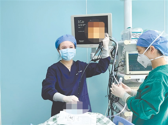 出現(xiàn)持續(xù)咳嗽，應到醫(yī)院問診，必要時進行專業(yè)檢查。