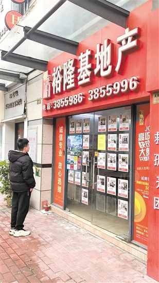 入手門(mén)檻的變低，讓二手住房信息吸引購(gòu)房者的目光。