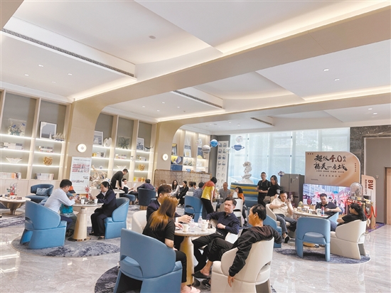 2月的江門樓市吸引不少消費者購房。