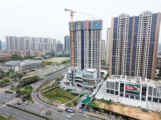 江發(fā)·悅璟苑項(xiàng)目1號(hào)住宅樓結(jié)構(gòu)順利封頂。