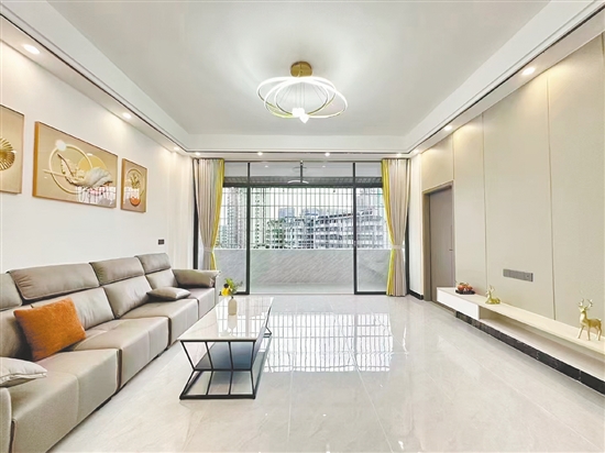 舊房經(jīng)過重新裝修，面貌煥然一新。