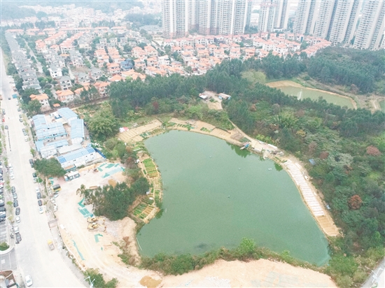 位于蓬江區(qū)豬乸環(huán)地段灝昌園小區(qū)東側(cè)、翡翠觀瀾小區(qū)西北側(cè)地塊已于4月9日成功出讓。