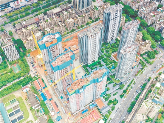 江門保利瑯悅項(xiàng)目二標(biāo)段共4棟高層住宅主體結(jié)構(gòu)封頂。