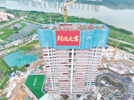 江發(fā)·天御灣6號樓順利封頂。