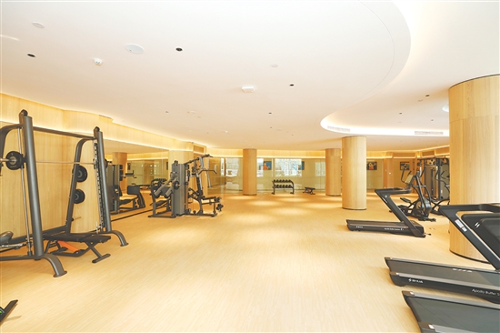 不少樓盤擁有健身會所等配套，吸引了來自深圳的購房者。