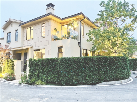 低層住宅產(chǎn)品通常具備獨(dú)立庭院等不可復(fù)制的居住體驗(yàn)。