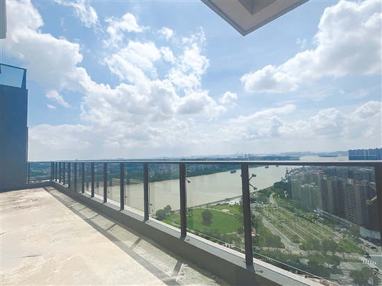 部分在售復(fù)式產(chǎn)品擁有江景資源，稀缺性強(qiáng)。