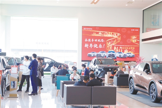 今年1月，買車過(guò)年大軍讓4S店熱鬧起來(lái)。