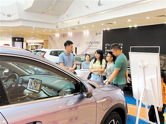 消費(fèi)者購車時(shí)建議選擇口碑好的經(jīng)銷商。