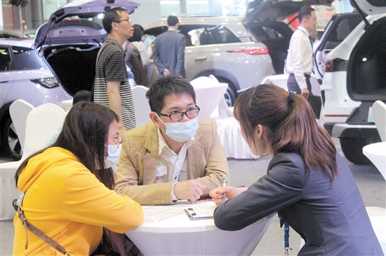 消費(fèi)者在簽訂購車合同時(shí)不妨多注意。