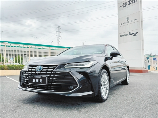 亞洲龍外觀運(yùn)動(dòng)而不失沉穩(wěn)。